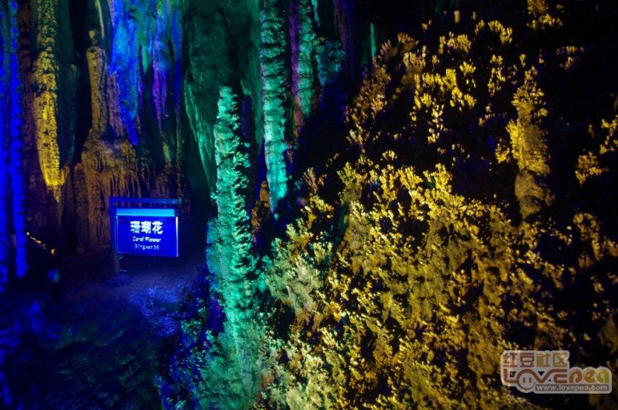 江苏南京，城门挂春联，节日气氛浓
